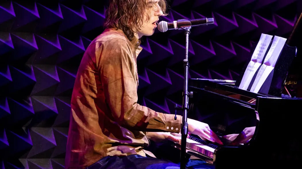 Cameron Winter исполнил кавер на «Where'...