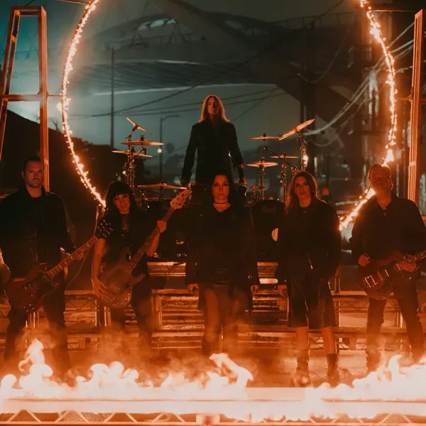 Evanescence и K.Flay представили клип «Fight Like A Girl»