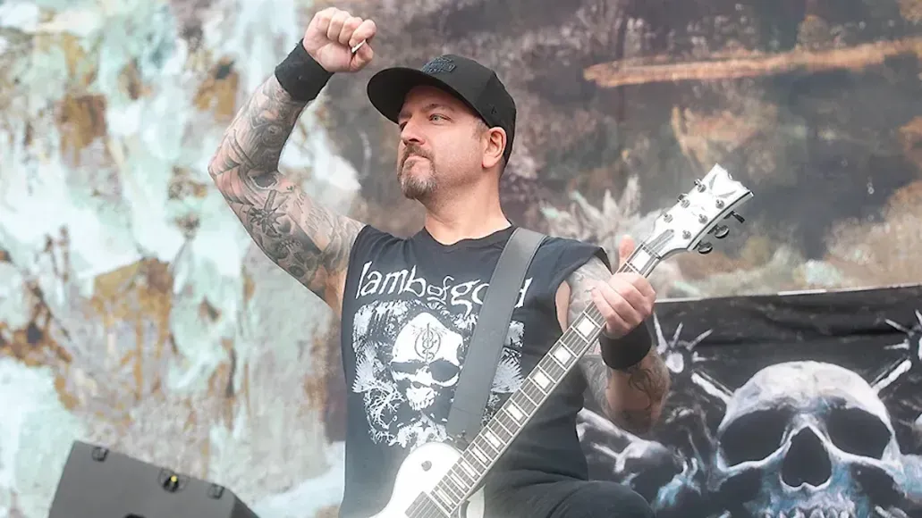 Гитарист Hatebreed столкнулся с опухолью мозга во время тура