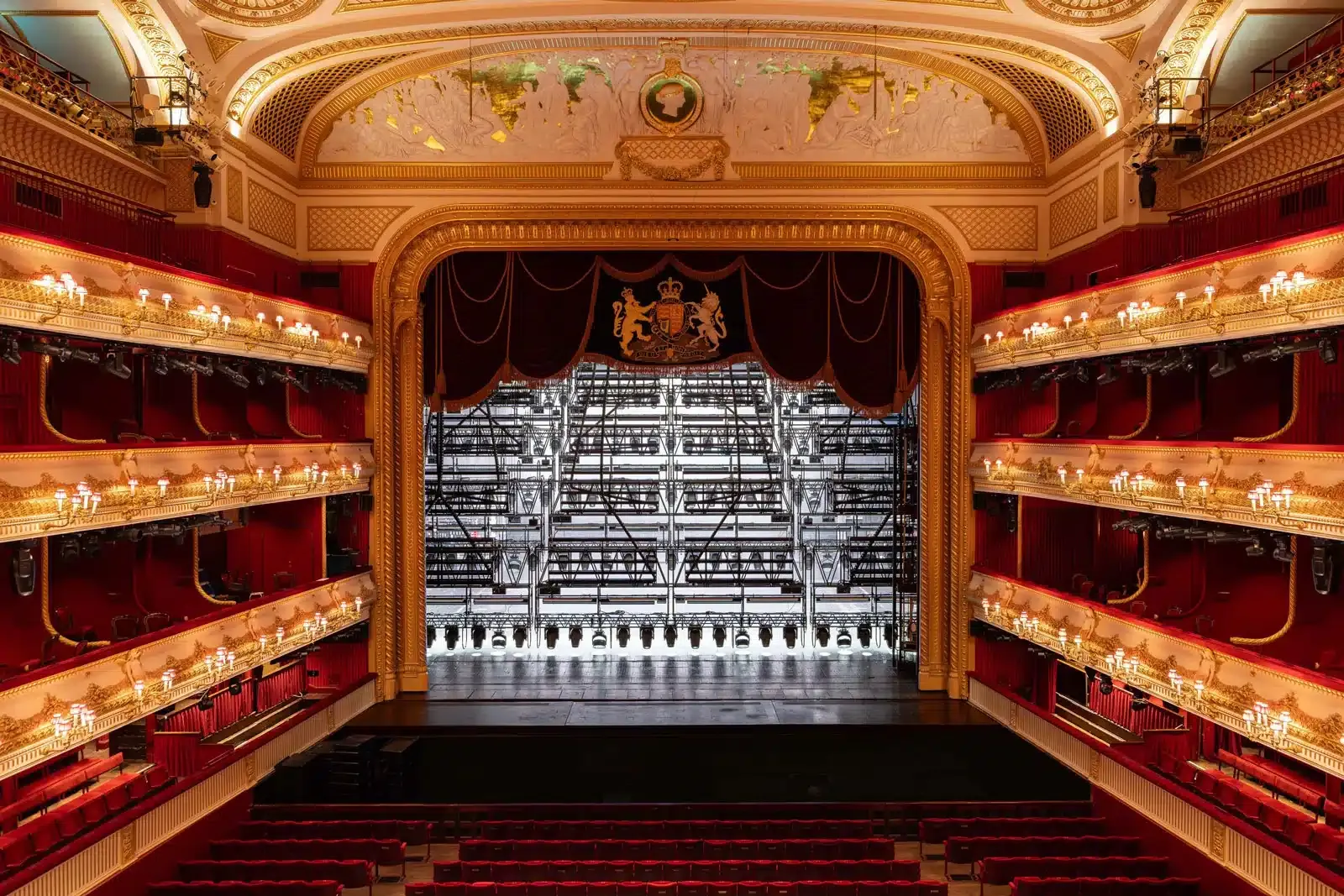 Royal Opera House: новая ферменная конструкция зам...