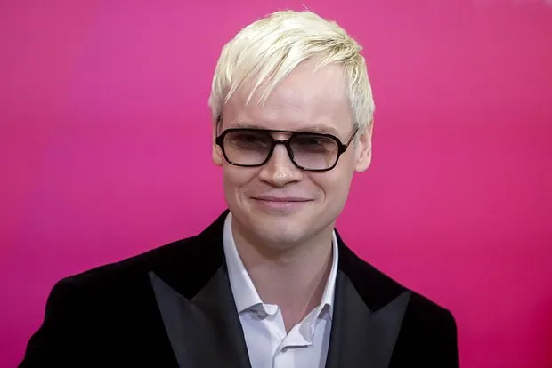 Песни SHAMAN в школах: критика от Яны Поплавской