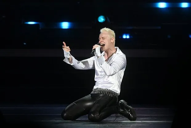 Shaman: ночные песни рождаются в туалете