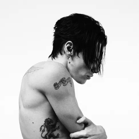 Новый альбом Yungblud 'Idols' — свежий взгляд на подростковую энергию