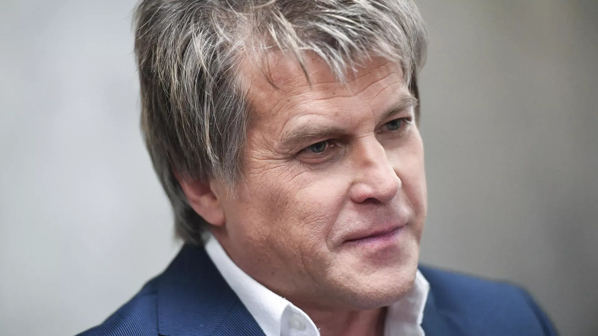 Суд взыскал долги с певца Алексея Глызина