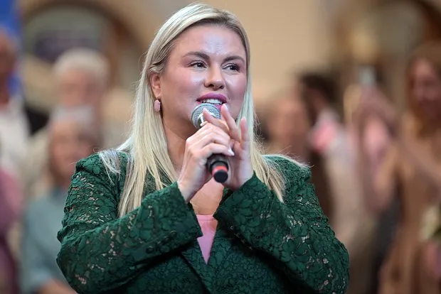 Анна Семенович приостанавливает карьеру из-за здор...