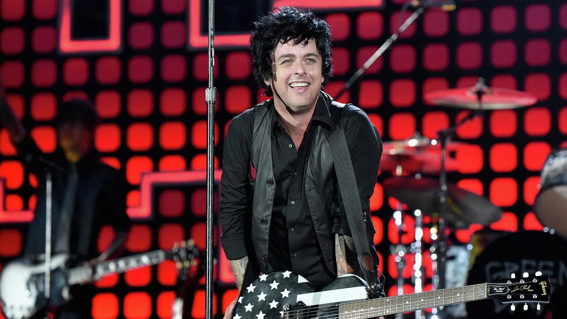 Билли Джо Армстронг из Green Day поддержал протестующих против ICE