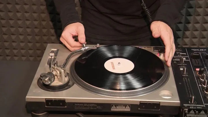 Мелодия возобновила выпуск винила в Ново...