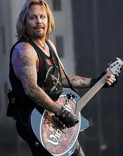 Винс Нил из Mötley Crüe вернулся на сцену после медицинского перерыва