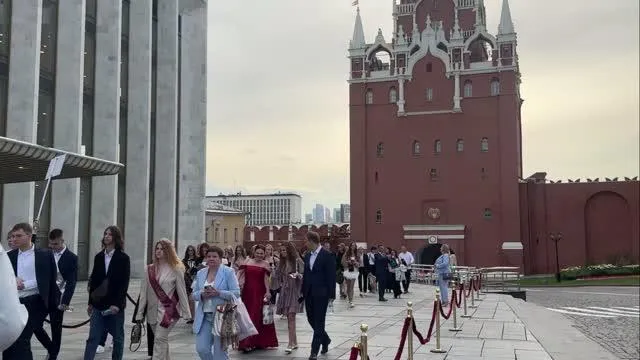 Главный выпускной бал России прошёл в Кремле: торжества и шоу