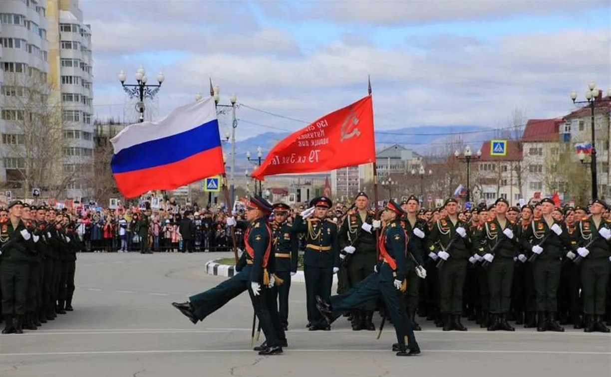 День Победы в Южно-Сахалинске: парад, концерт и салют