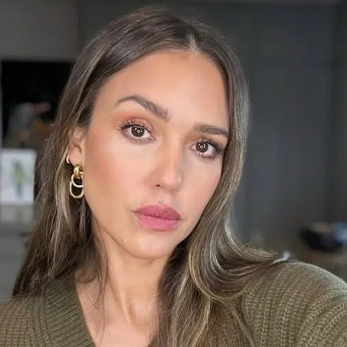 Джессика Альба и Том Хоппер в триллере "Метка"