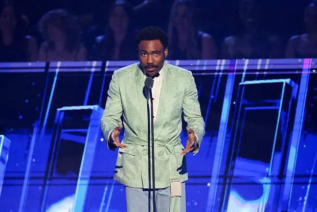 Дональд Гловер перенес инсульт во время тура