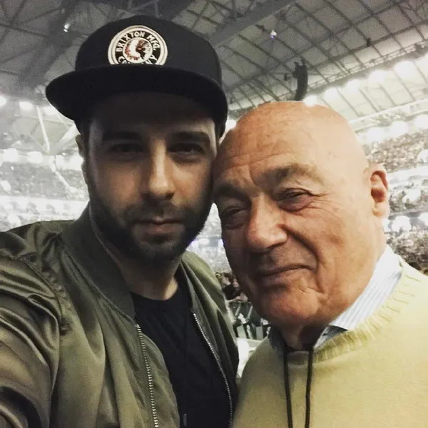 Иван Ургант возглавил рейтинг телеведущих: опрос р...