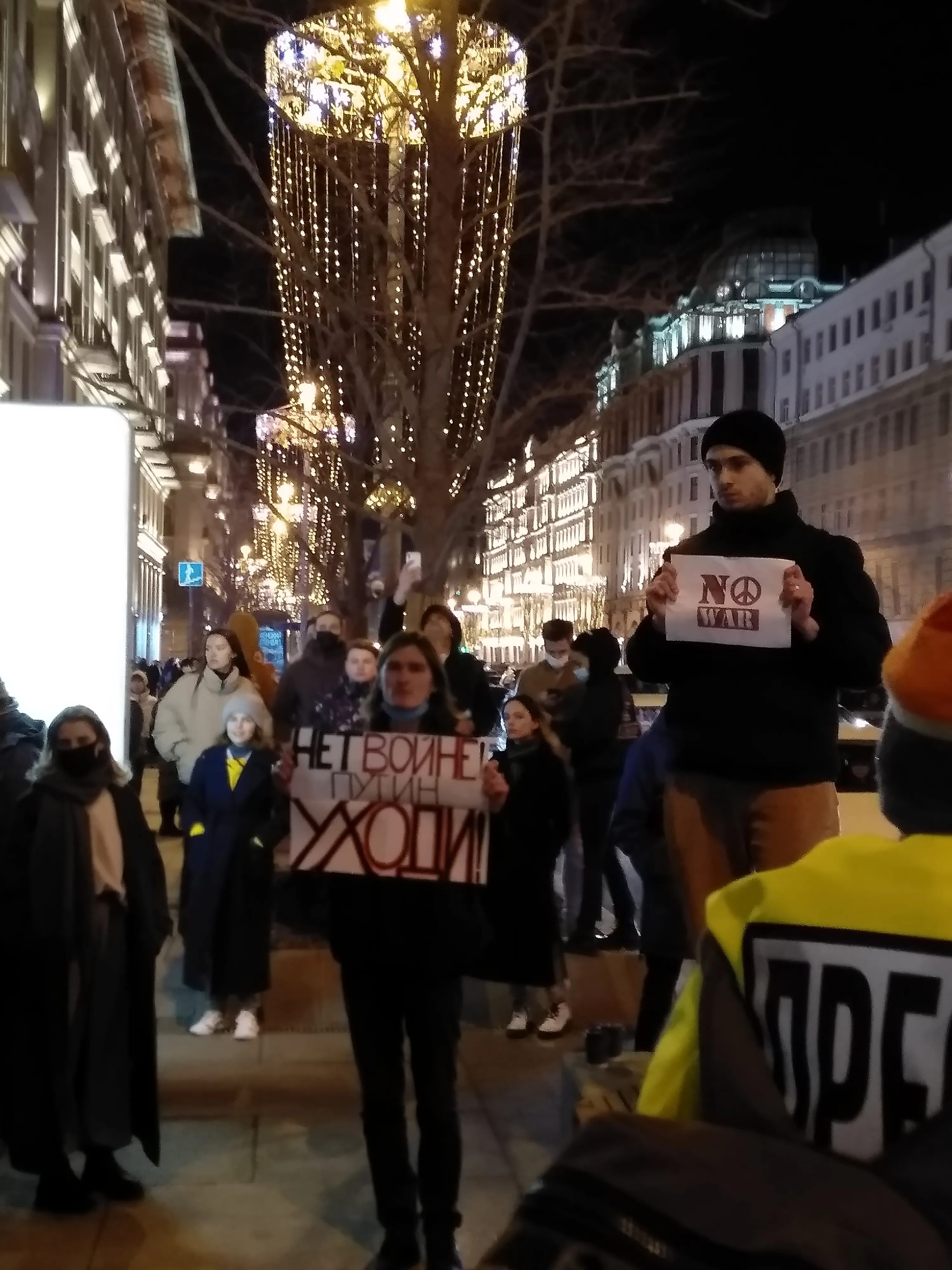 Изъятие греческого паспорта у продюсера Игоря Мишина в Москве
