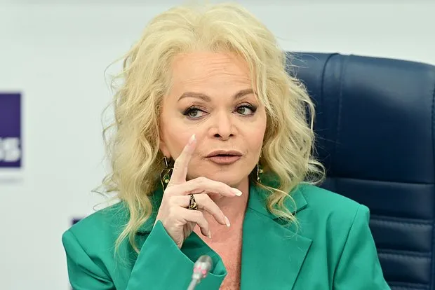 Лариса Долина: психотерапевт видит признаки депрес...