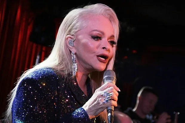 Лариса Долина: скандал с квартирой и его последств...