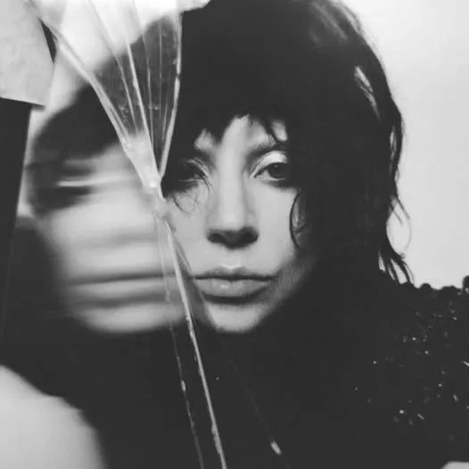 Apple Music: Топ-50 песен 2025 года. Леди Гага на ...