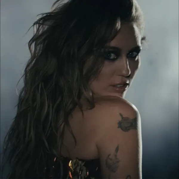 Майли Сайрус и «Аватар: Огонь и пепел»: ...