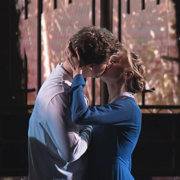 Мюзикл «Вальс-бостон» с песнями Розенбаума продлен...