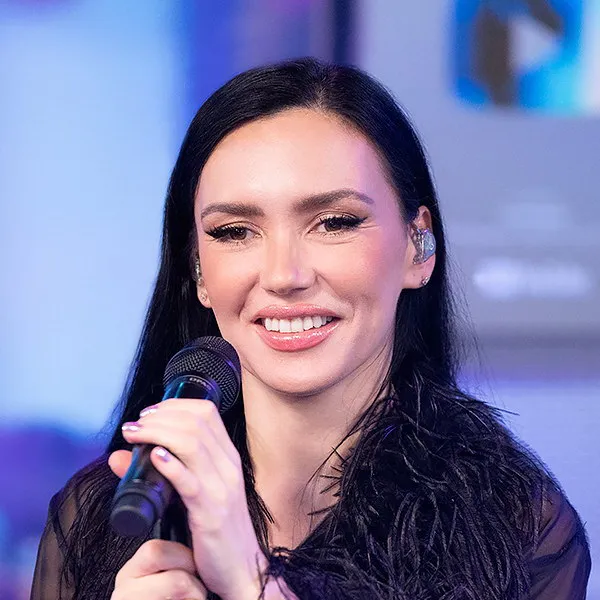 Oльга Серябкина представила свежий образ и новые хиты на концерте