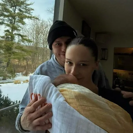 Пит Дэвидсон стал отцом: родилась дочь С...