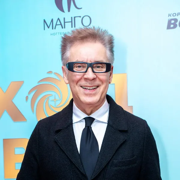 Премия «Выход в свет»: награды, звезды и праздник