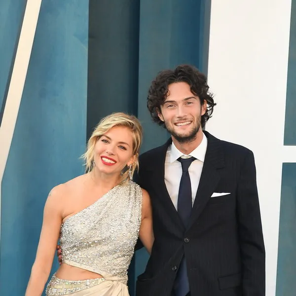 Сиенна Миллер снова беременна: звезда на Fashion A...