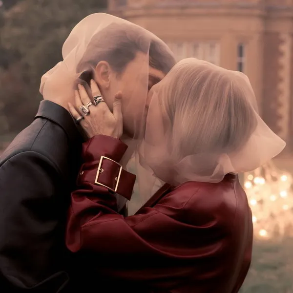 Элли Голдинг показала нового бойфренда в клипе «De...