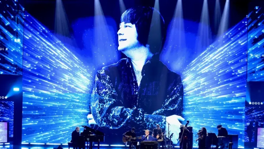 Элтон Джон почтил Брайана Уилсона песней "God Only...