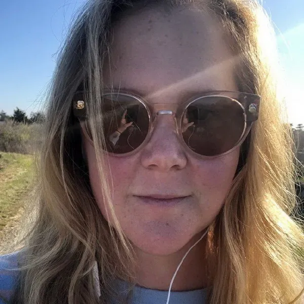 Эми Шумер разводится с мужем Кpисом Фишером