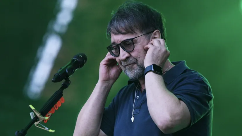 Юрий Шевчук простился с Анатолием Гуницким на траурной церемонии